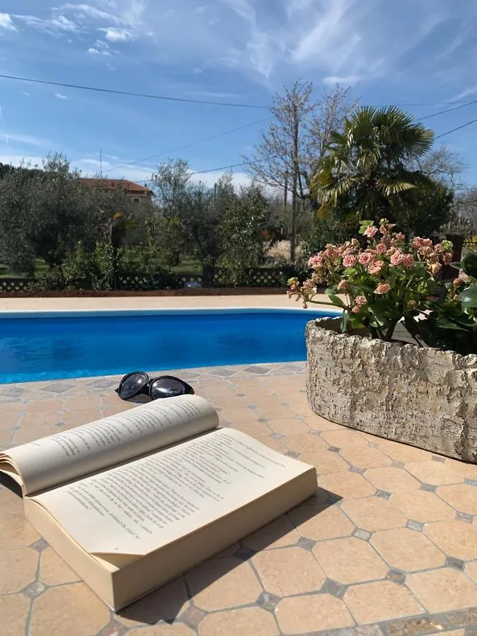 Villa Ljubica With Big Beautiful Garden Višnjan Kroatien